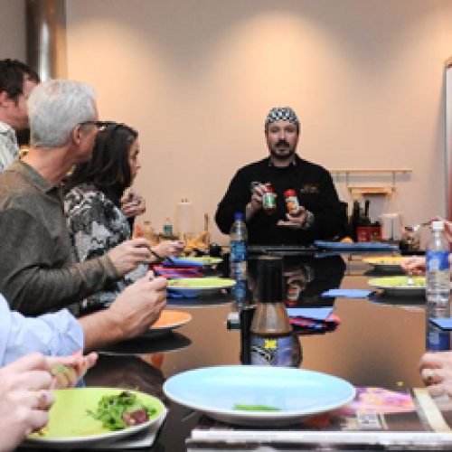 cooking-class-chef-explaining